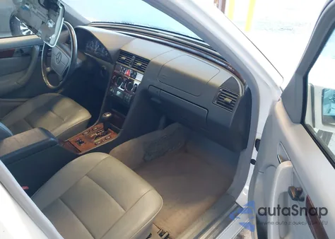 1999 Mercedes-Benz C 230 Kompressor z USA, uszkodzony, nr VIN WDBHA24G1XA803812